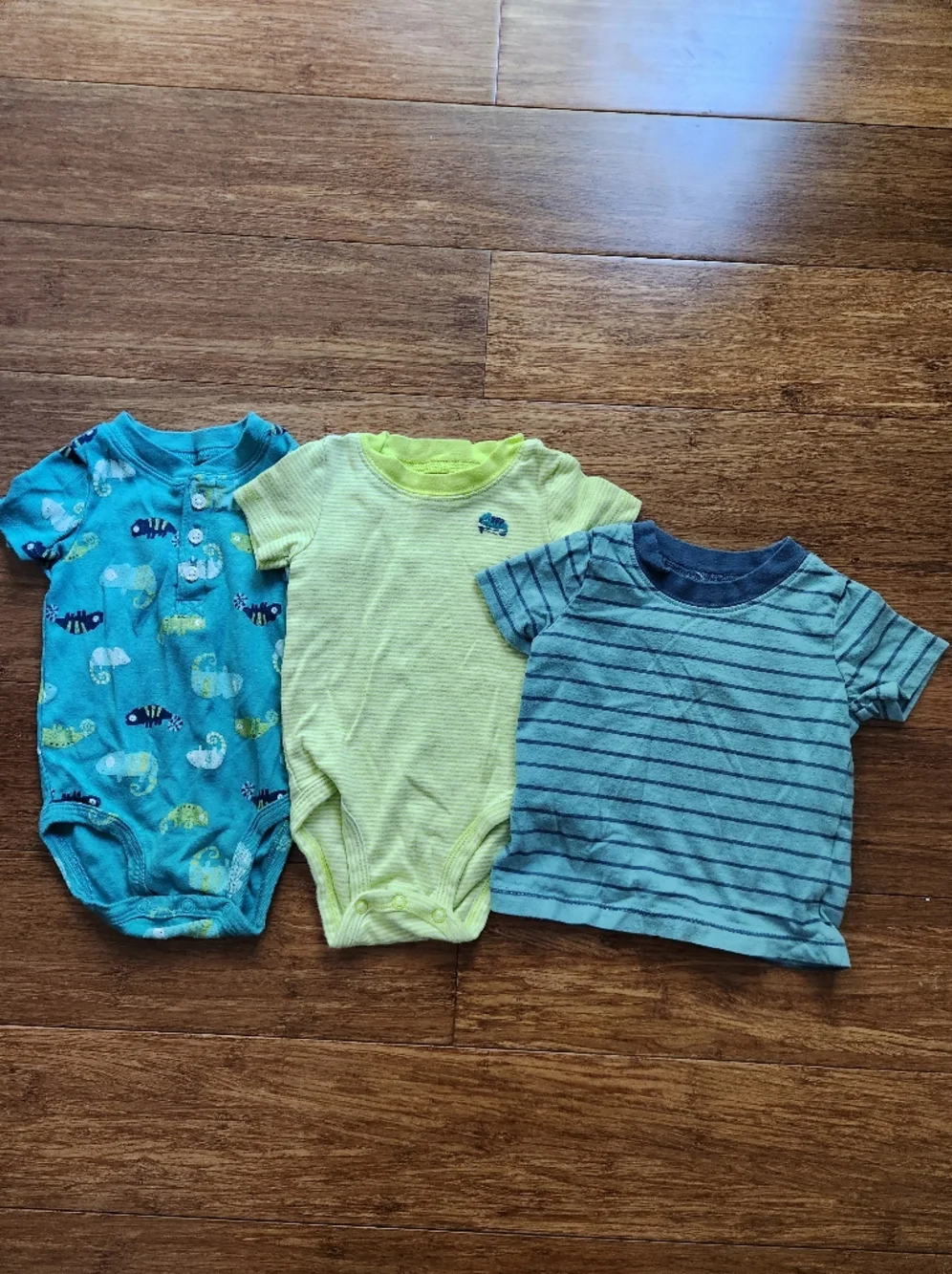 3 Carter's Baby Boy Chameleon Short Sleeve One-Piece Bodysuit Shirt, 9 Months